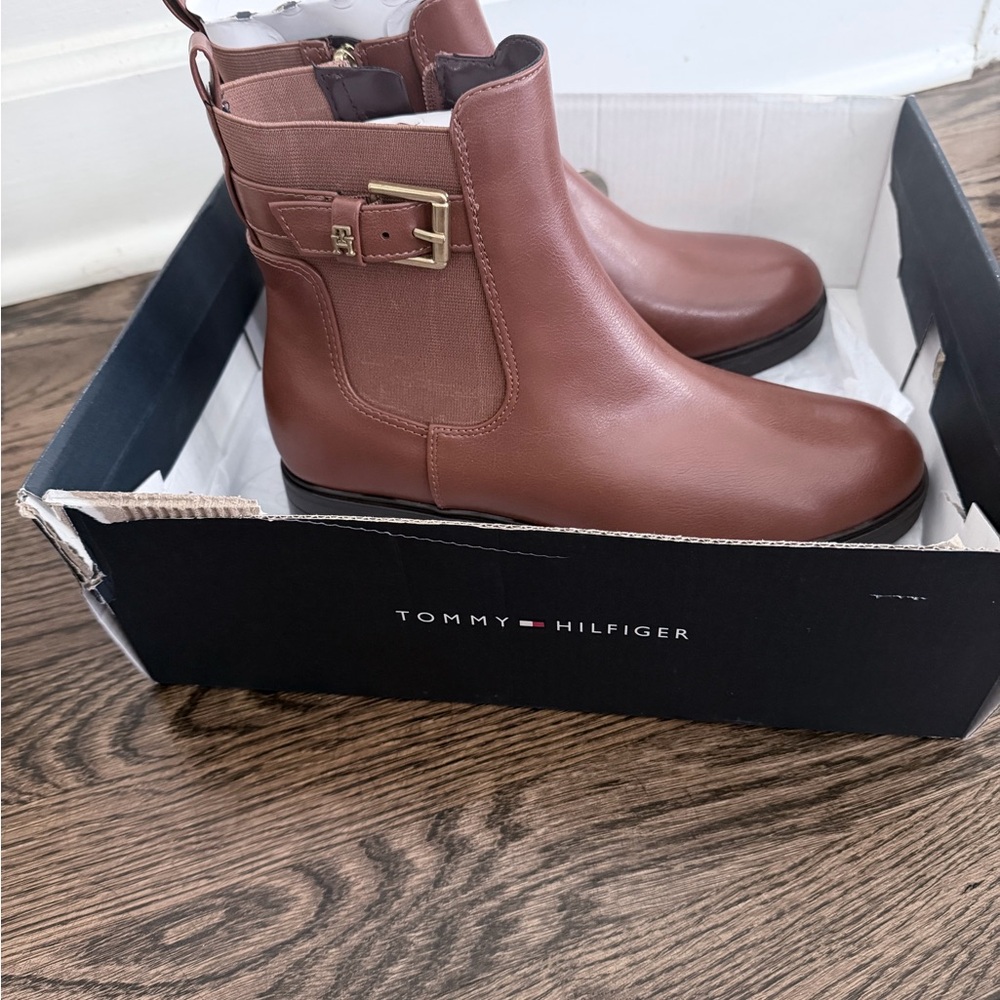 Tommy Hilfiger Brown Leather Ankle Boots with Gold Buckle NWOT